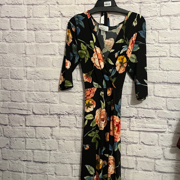 SOLD! Maxi Floral Dress - Picture 1 of 1